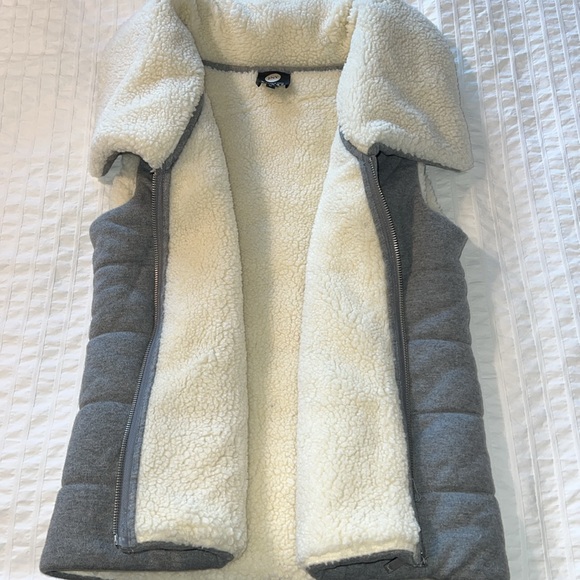JONES NY SPORT Sherpa lined vest - Picture 4 of 8